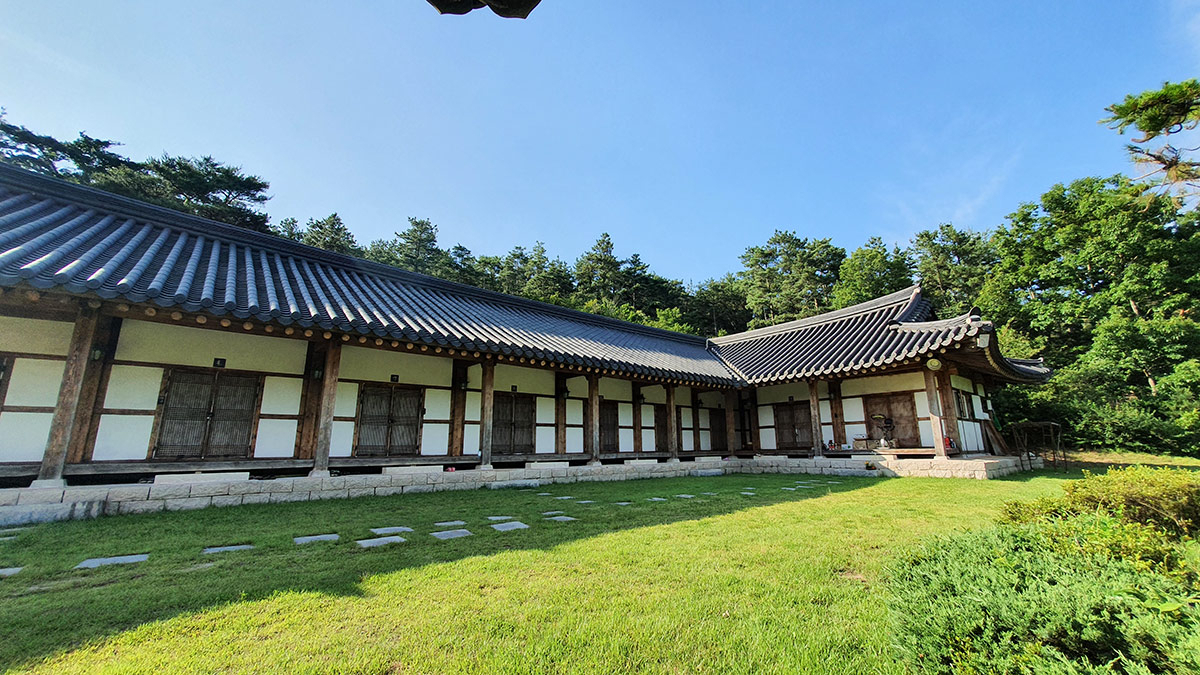 백련재