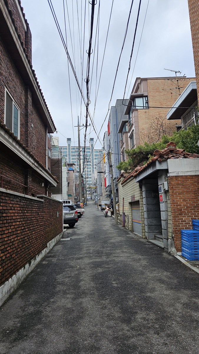 서울 관악구 봉천동 주택가 골목 모습. [고은결 기자]