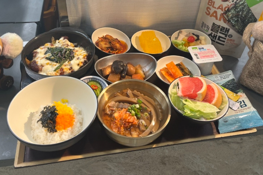 크래프톤 사내식당 메뉴. 1만5000원 상당의 점심이 무료로 제공된다. [이영기 기자/20ki@]