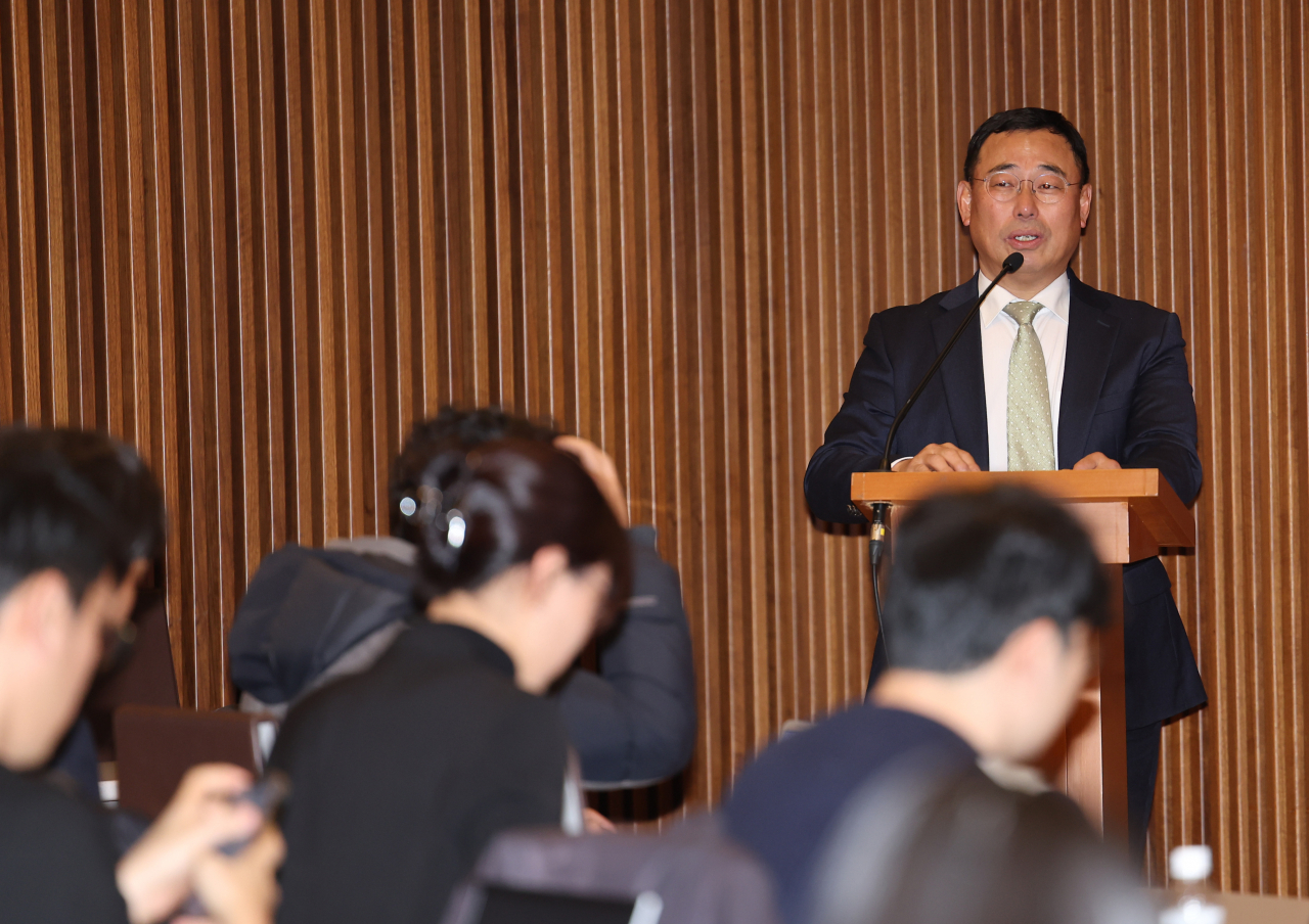 태영건설의 워크아웃(기업재무구조개선) 신청 관련 채권단 설명회가 열린 3일 서울 여의도 태영건설에서 양윤석 티와이홀딩스 전무가 관련 기자간담회를 하고 있다. [연합]