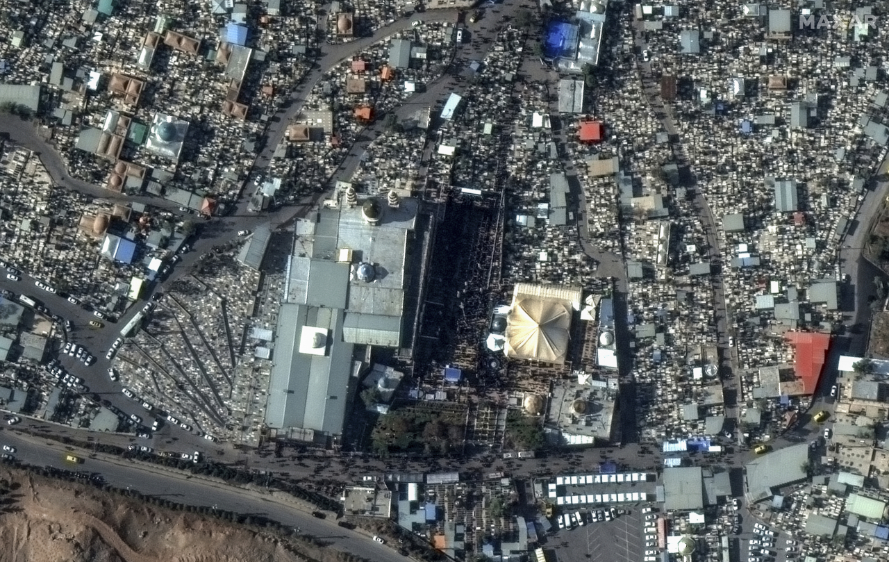 지난 3일(현지시간) 이란 가셈 솔레이마니 쿠드스군 사령관의 4주기 추모식 행사 항공 사진. 의문의 폭발이 발생해 최소 103명이 사망했다. [AP]