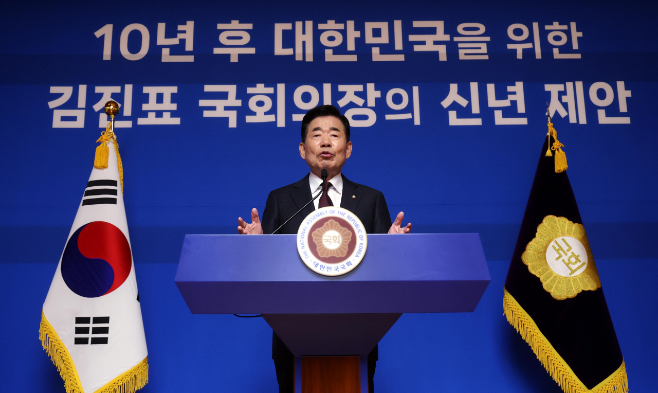 김진표 국회의장이 4일 국회 사랑재에서 신년 기자간담회를 하고 있다. [연합]