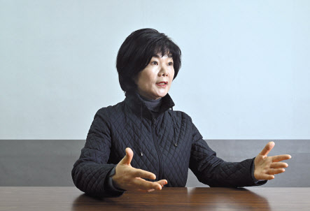 윤인자 요리연구가가 최근 서울 종로구 사무실에서 진행된 헤럴드경제와 인터뷰에서 한식 요리의 매력에 대해 말하고 있다. 임세준 기자