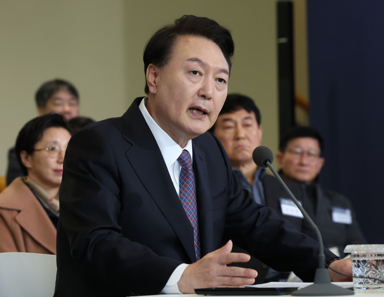 윤석열 대통령이 4일 경기도 용인시 중소기업인력개발원에서 '국민과 함께하는 민생토론회' 형식으로 열린 기획재정부의 2024년 신년 업무보고에서 모두발언을 하고 있다. [연합]