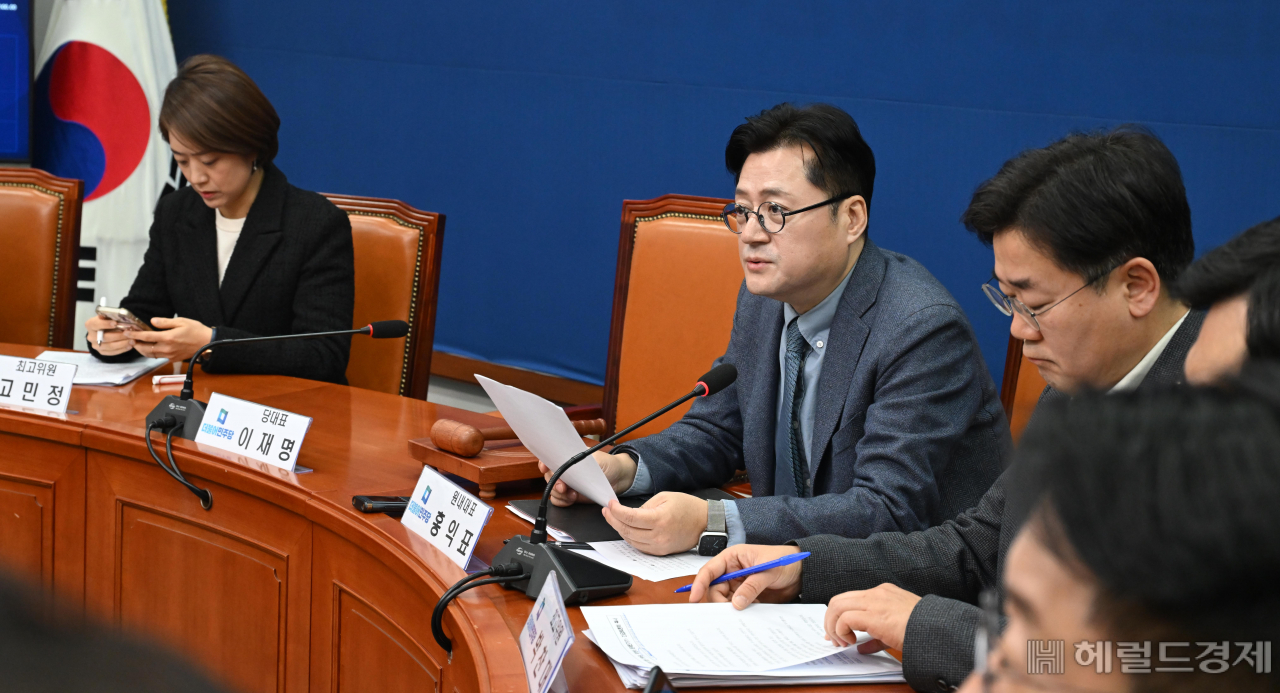 홍익표 더불어민주당 원내대표가 5일 오전 서울 여의도 국회에서 열린 최고위원회의에 참석해 모두발언하고 있다. 이상섭 기자