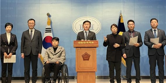 민주당 서동용 국회의원이 국회에서 '순천·광양·곡성·구례' 선거구 정상화를 촉구하고 있다.