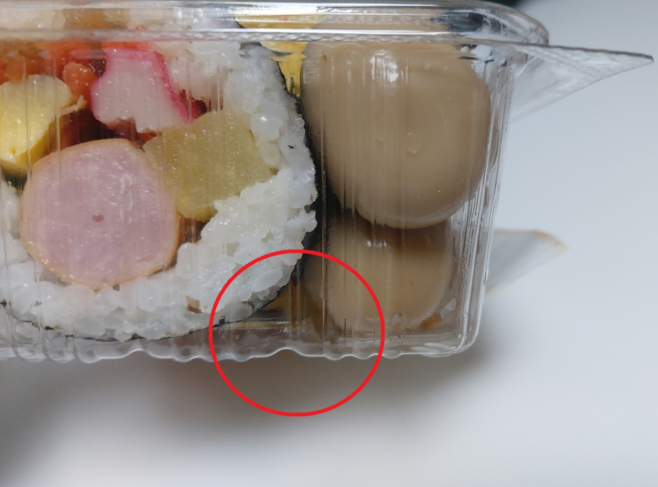 알찬한끼세트는 김밥과 메추리알 조림이 담기는 부분의 단차를 줘 조림의 액체가 김에 스며들지 않도록 만들어졌다. 김희량 기자
