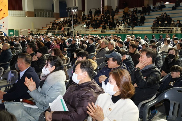6일 오후 개최된 이성수 진보당 순천갑 국회의원 예비후보 출판 기념회에 참석한 당원과 시민들.