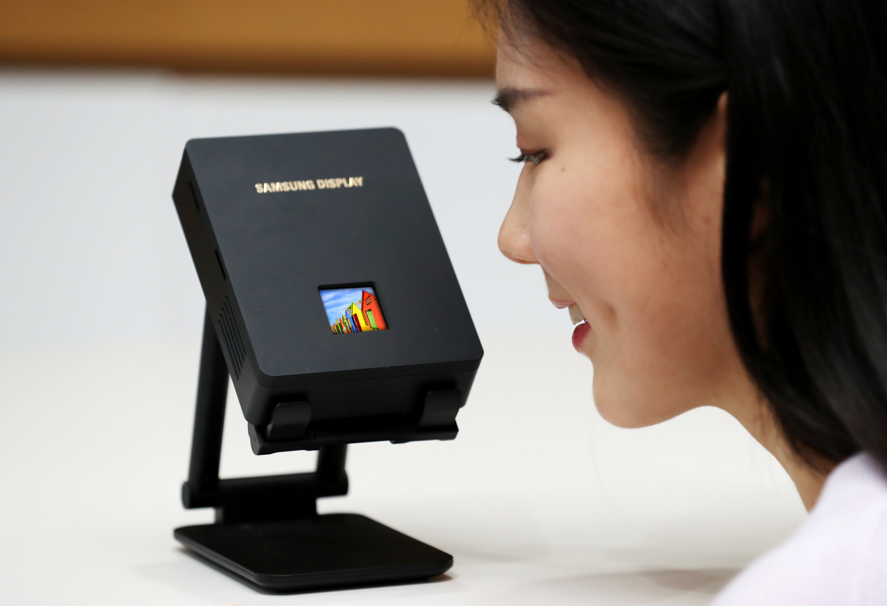 삼성디스플레이가 ‘CES 2024’에서 최초로 선보일 XR 헤드셋 핵심 기술 RGB 방식 ‘올레도스(OLEDoS, OLED on Silicon)’. [삼성디스플레이 제공]