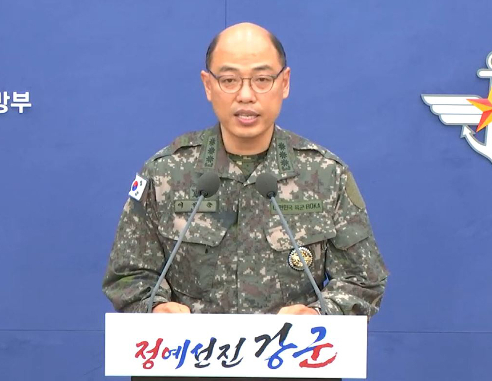 이성준 합동참모본부 공보실장이 5일 서울 용산 국방부에서 북한의 연평도·백령도 북방 해안포 사격 관련 브리핑을 하고 있다. [연합]