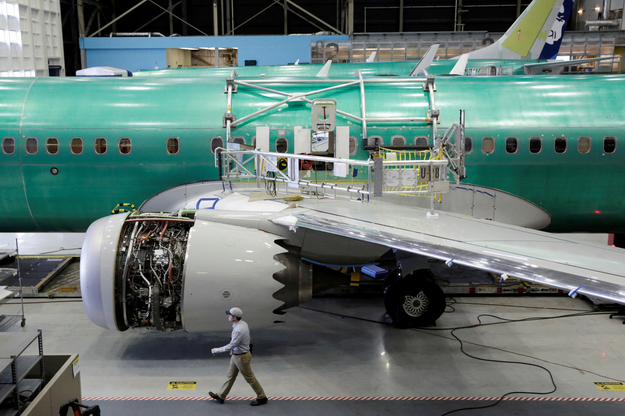 B737 맥스9 새 기체가 워싱턴 주 렌턴에 위치한 보잉 공장에서 조립되고 있다. [로이터]