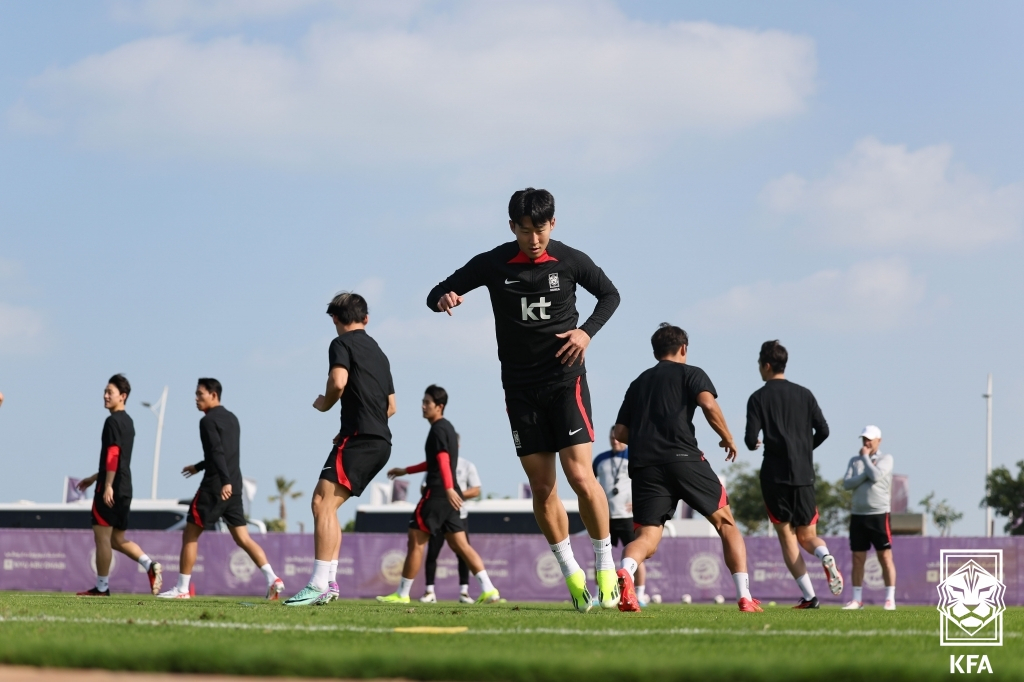 손흥민을 비롯한 대표팀 선수들이 훈련하는 모습.[축구협회 제공]