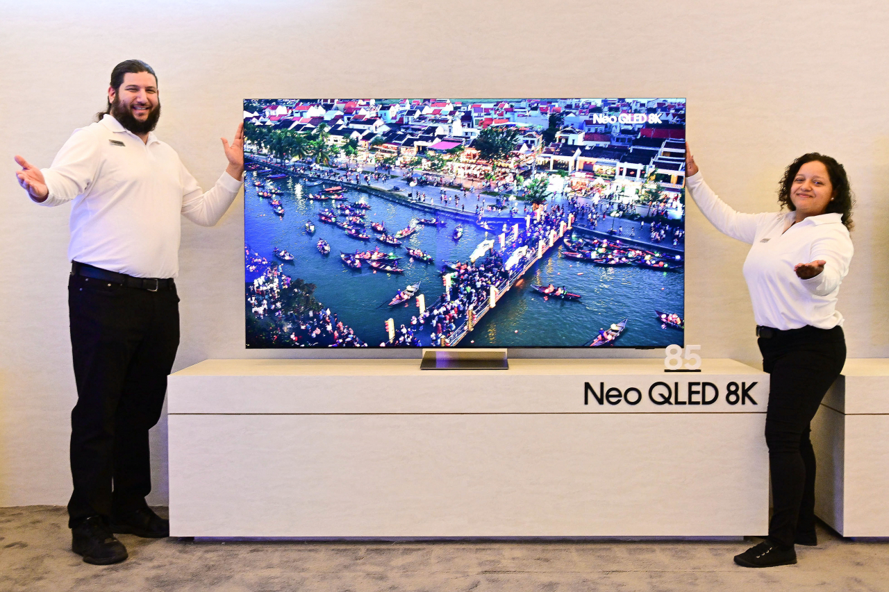 저화질 콘텐츠를 8K 화질로 선명하게 바꿔주는 ‘8K AI 업스케일링 프로’ 기느의 2024년형 Neo QLED 8K [삼성전자 제공]