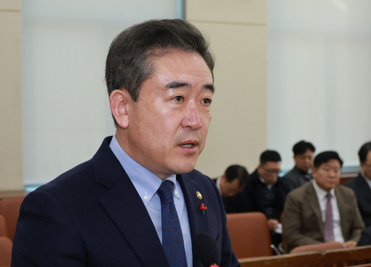 윤희근 경찰청장이 8일 오전 국회에서 열린 행정안전위원회 전체회의에서 이재명 더불어민주당 대표 피습 관련 보고를 하고 있다. [연합]