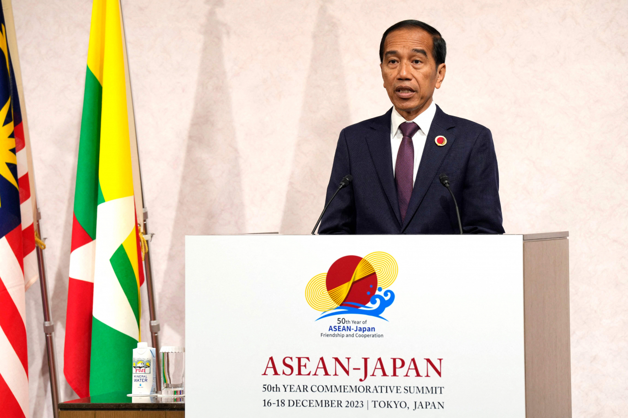 조코 위도도 인도네시아 대통령이 지난달 16일 도쿄에서 열린 일본·동남아시아국가연합(ASEAN·아세안) 협력 50주년 기념 특별 정상회의 후 공동의장 언론발표회에 참석한 모습. [AFP]