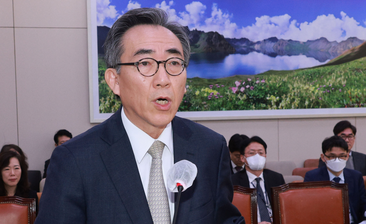 조태열 외교부 장관 후보자가 8일 오전 국회에서 열린 인사청문회에서 선서문을 읽고 있다. [연합]