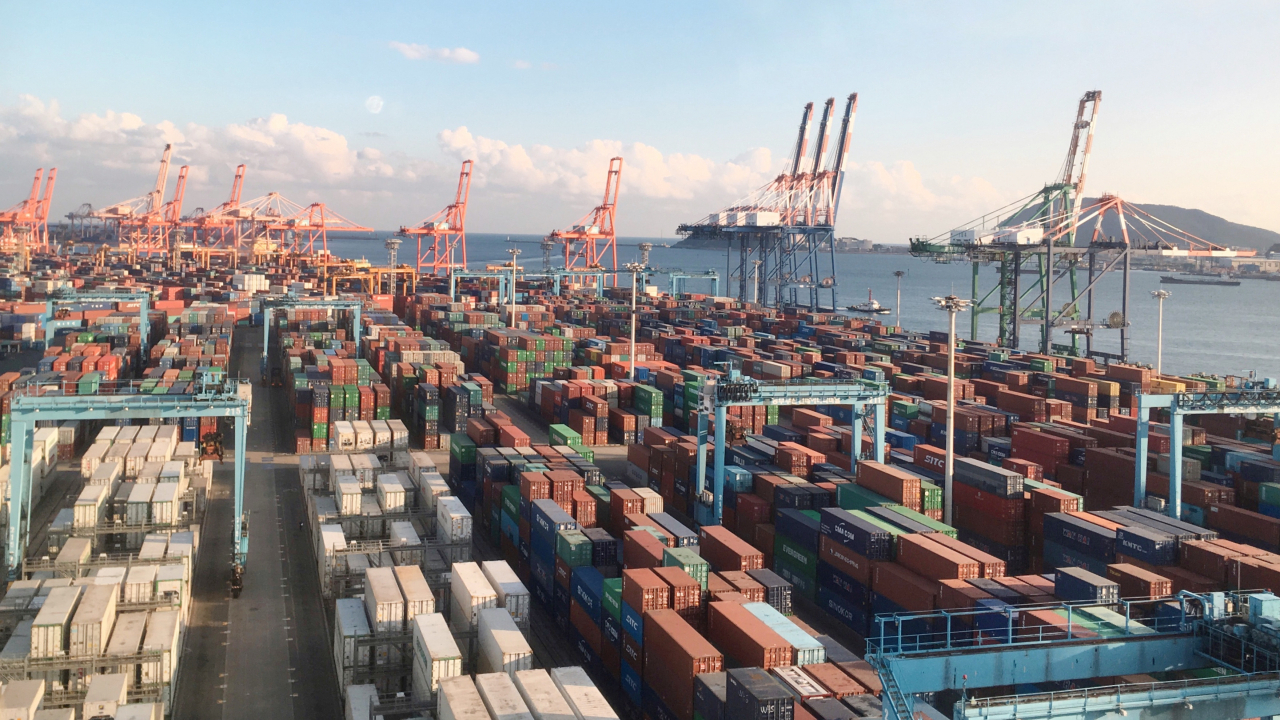 Busan port (123rf)