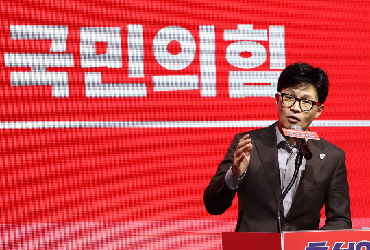 8일 강원 원주시 인터불고 호텔에서 열린 2024 국민의힘 강원특별자치도당 신년인사회에서 한동훈 비대위원장이 인사말을 하고 있다. [연합]