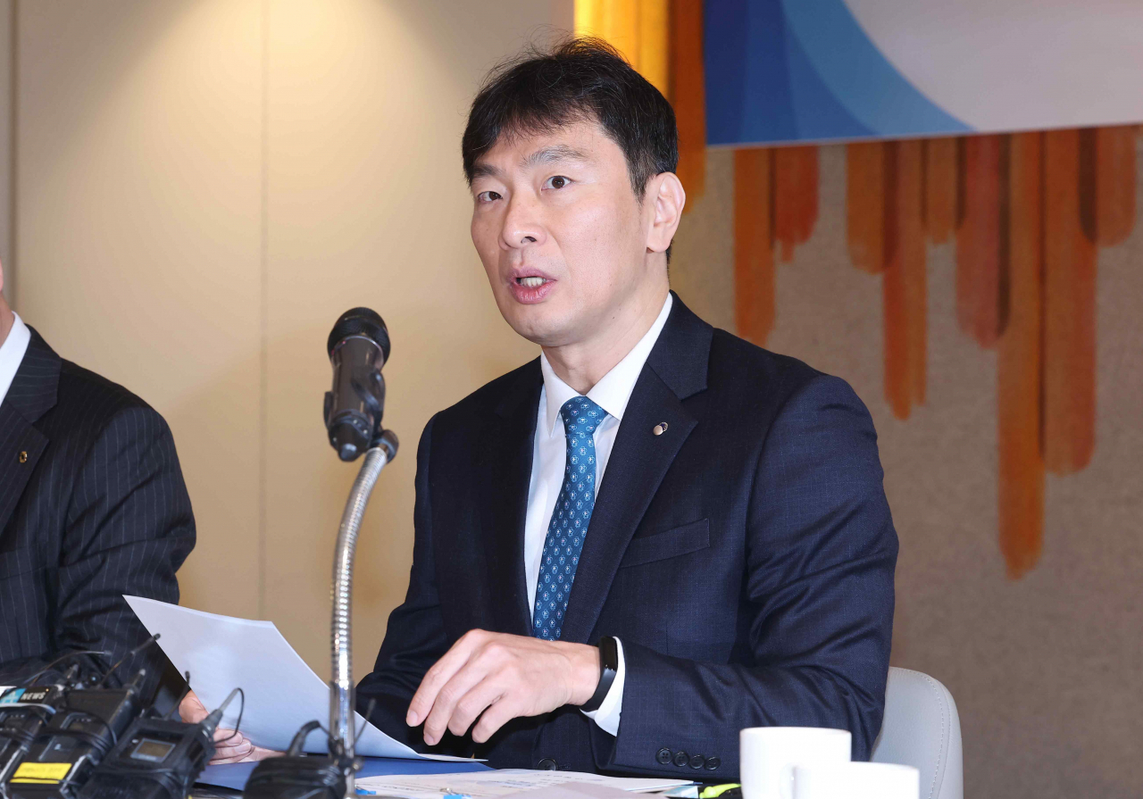 이복현 금융감독원장을 비롯한 금융인들이 9일 오전 서울 중구 은행연합회에서 열린 신년 금융현안 간담회에서 인사말을 하고 있다. [연합]
