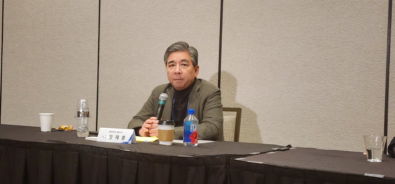 장재훈 현대자동차 사장이 8일(현지시간) 미국 라스베이거스에서 열린 ‘CES 2024’에서 기자간담회를 열고, 수소 비전을 설명하고 있다. 김성우 기자