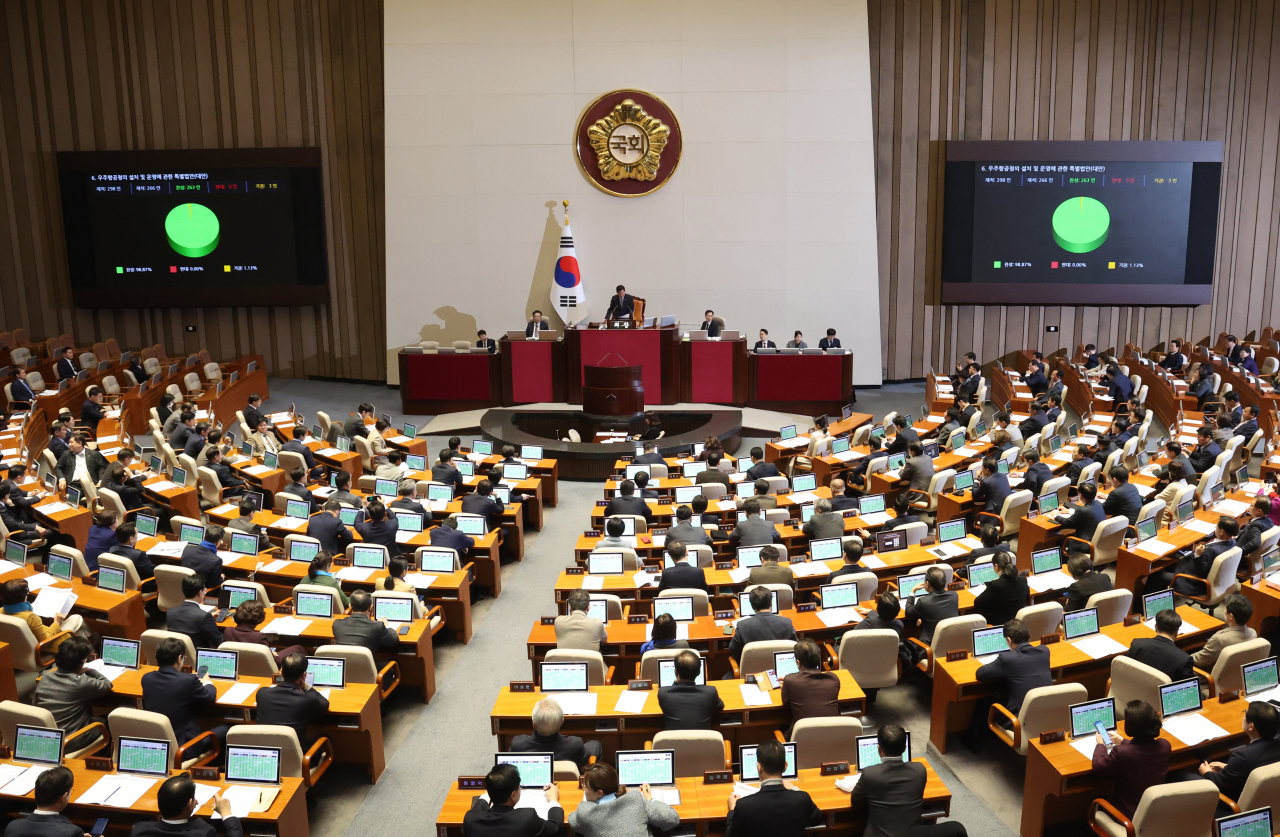 9일 국회에서 열린 본회의에서 우주항공청의 설치 및 운영에 관한 특별법안이 통과되고 있다. [연합]