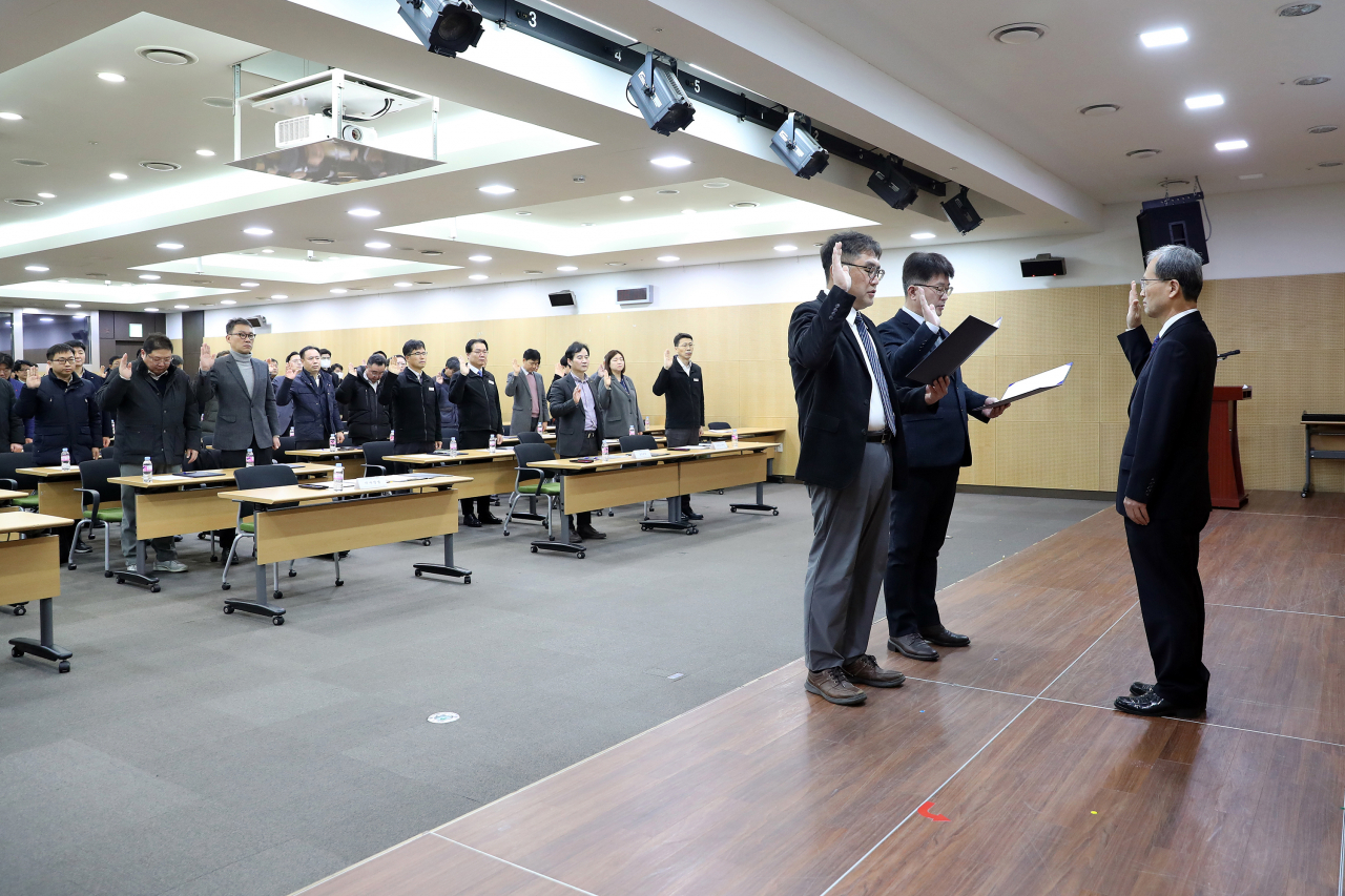 국가철도공단은 10일 공단 대강당에서 설계심의분과위원 위촉식 및 청렴서약식을 개최했다.