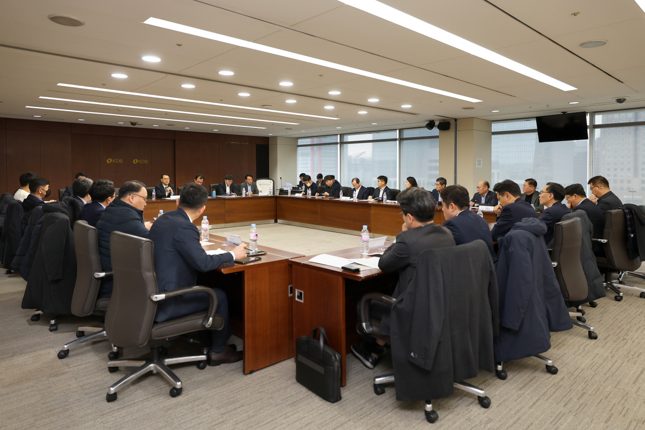 10일 서울 여의도 산업은행 본점에서 열린 태영건설 워크아웃 추진 관련 채권자 회의에서 참석자들이 발언하고 있다.[산업은행 제공]