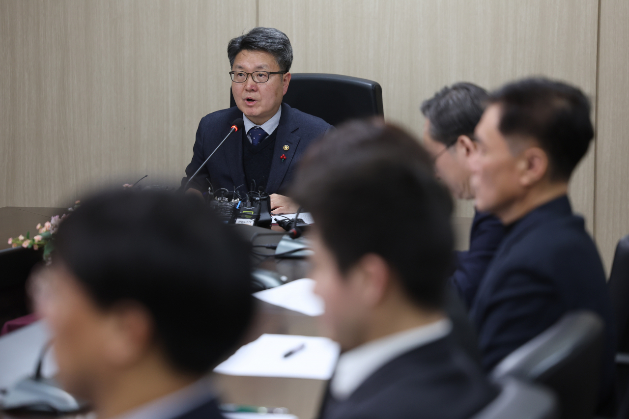 오석환 교육부 차관이 지난 9일 오후 사교육 카르텔·부조리 범정부 대응 관련 긴급 대책회의에서 발언하고 있다. [연합]