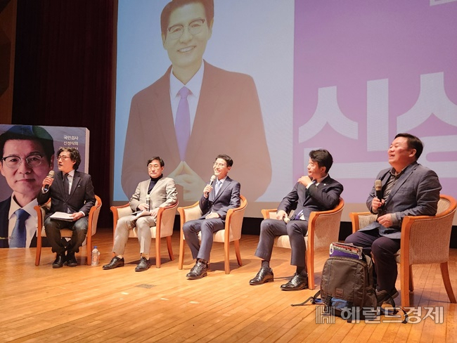 신성식 검사장 출판 기념회가 10일 오후 순천대 우석홀에서 열리고 있다. /박대성 기자.