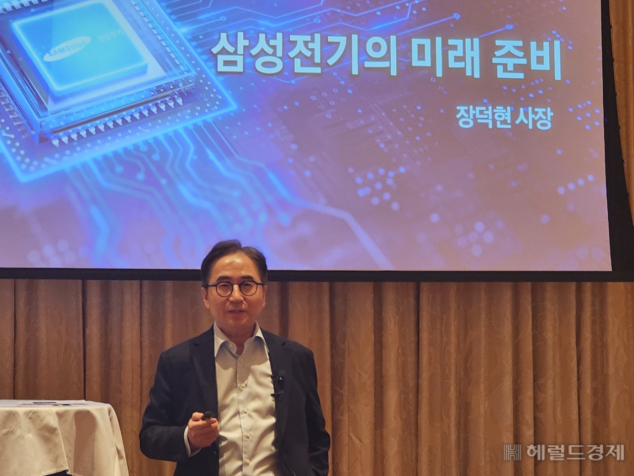 장덕현 삼성전기 대표이사 사장이 10일(현지시간) 미국 라스베이거스에서 ‘삼성전기가 준비하는 미래’를 주제로 기자 간담회를 갖고 있다. 김민지 기자