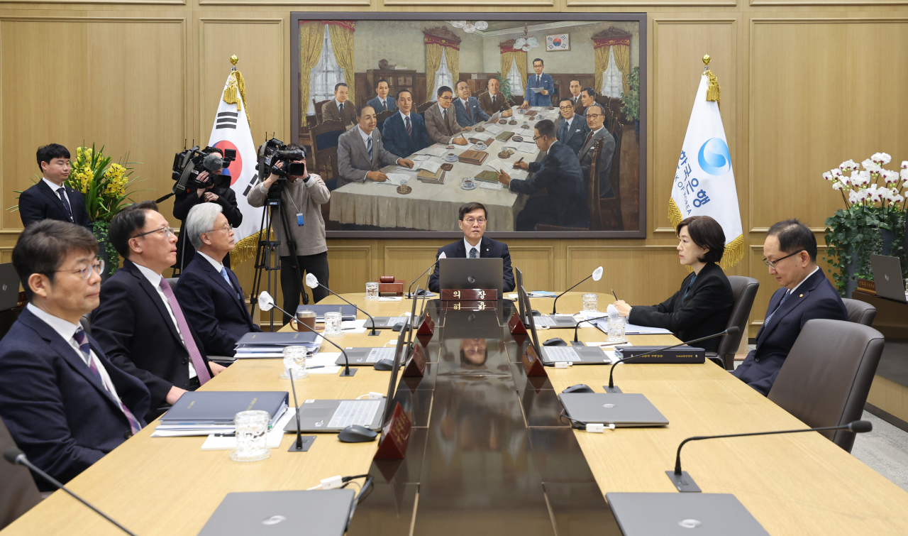 이창용 한국은행 총재가 11일 서울 중구 한국은행에서 금융통화위원회를 주재하고 있다. [연합]