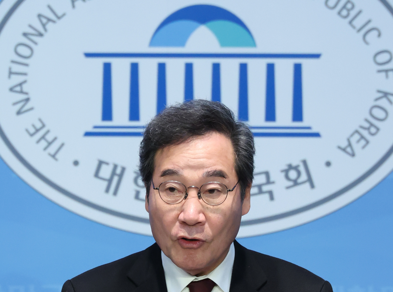 이낙연 더불어민주당 전 대표가 11일 국회 소통관에서 기자회견을 열고 탈당 및 신당 창당을 선언하고 있다. [연합]
