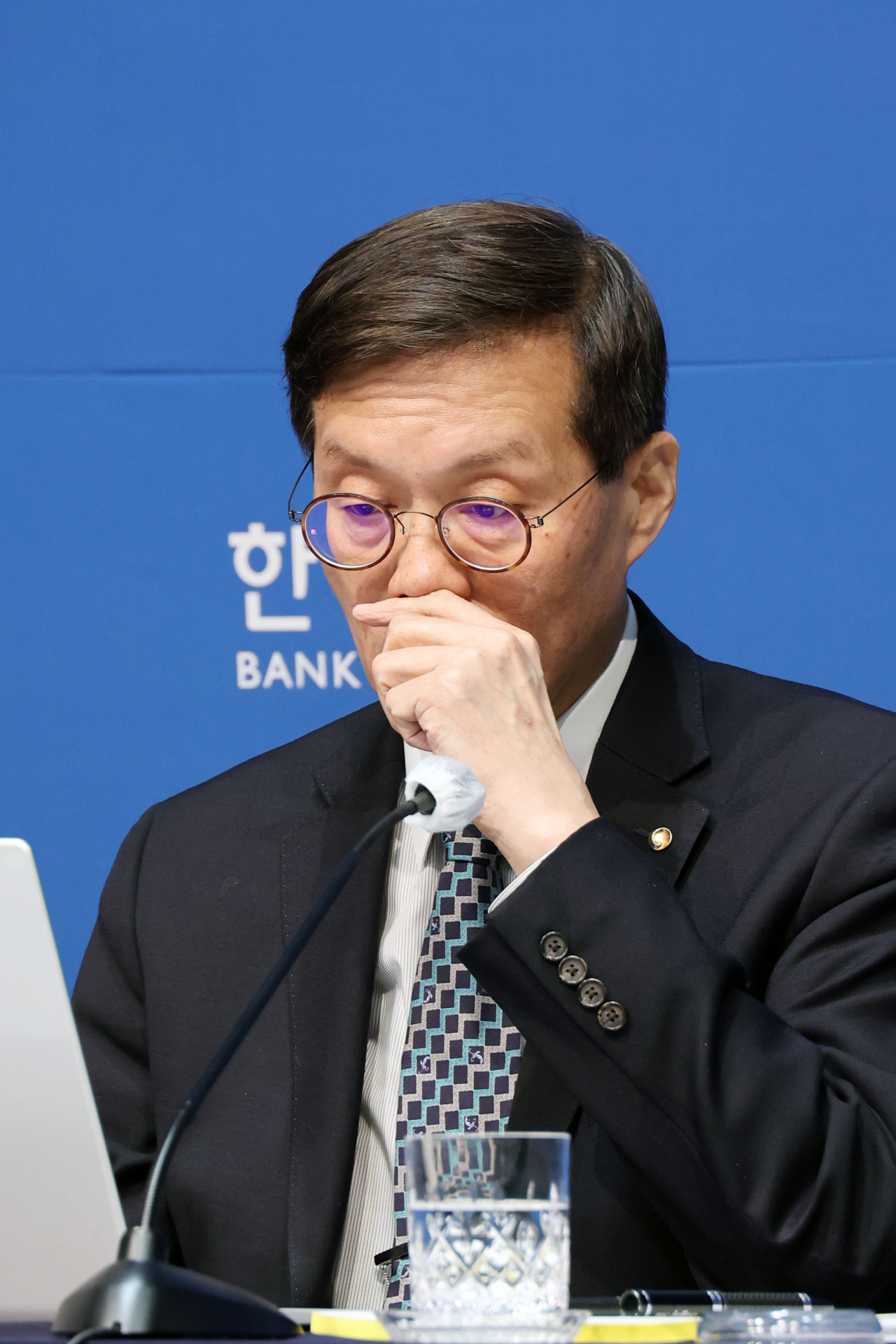 이창용 한국은행 총재가 11일 서울 중구 한국은행에서 열린 금융통화위원회 금리 결정 관련 기자간담회에 참석하고 있다. [연합]