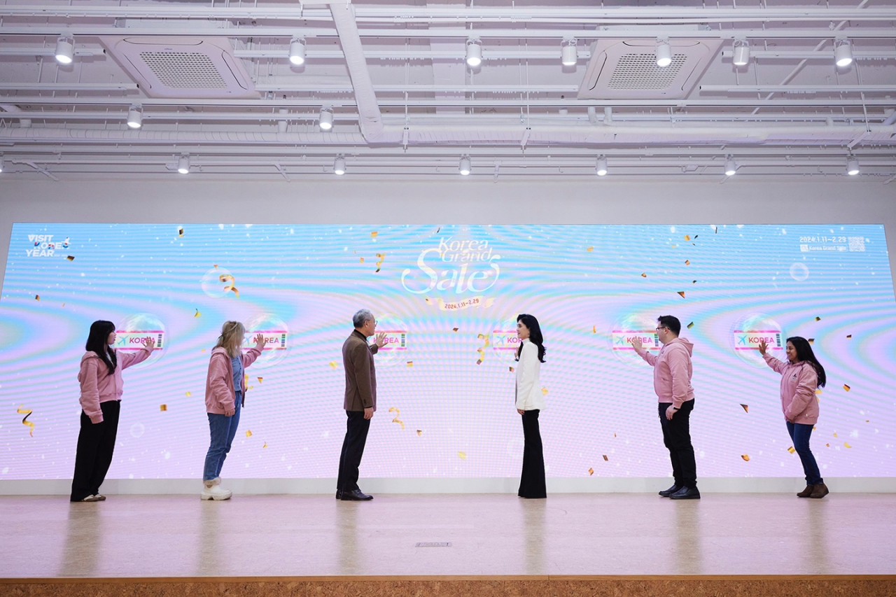 코그세 개막퍼포먼스. 오른쪽 세번째가 이부진 위원장
