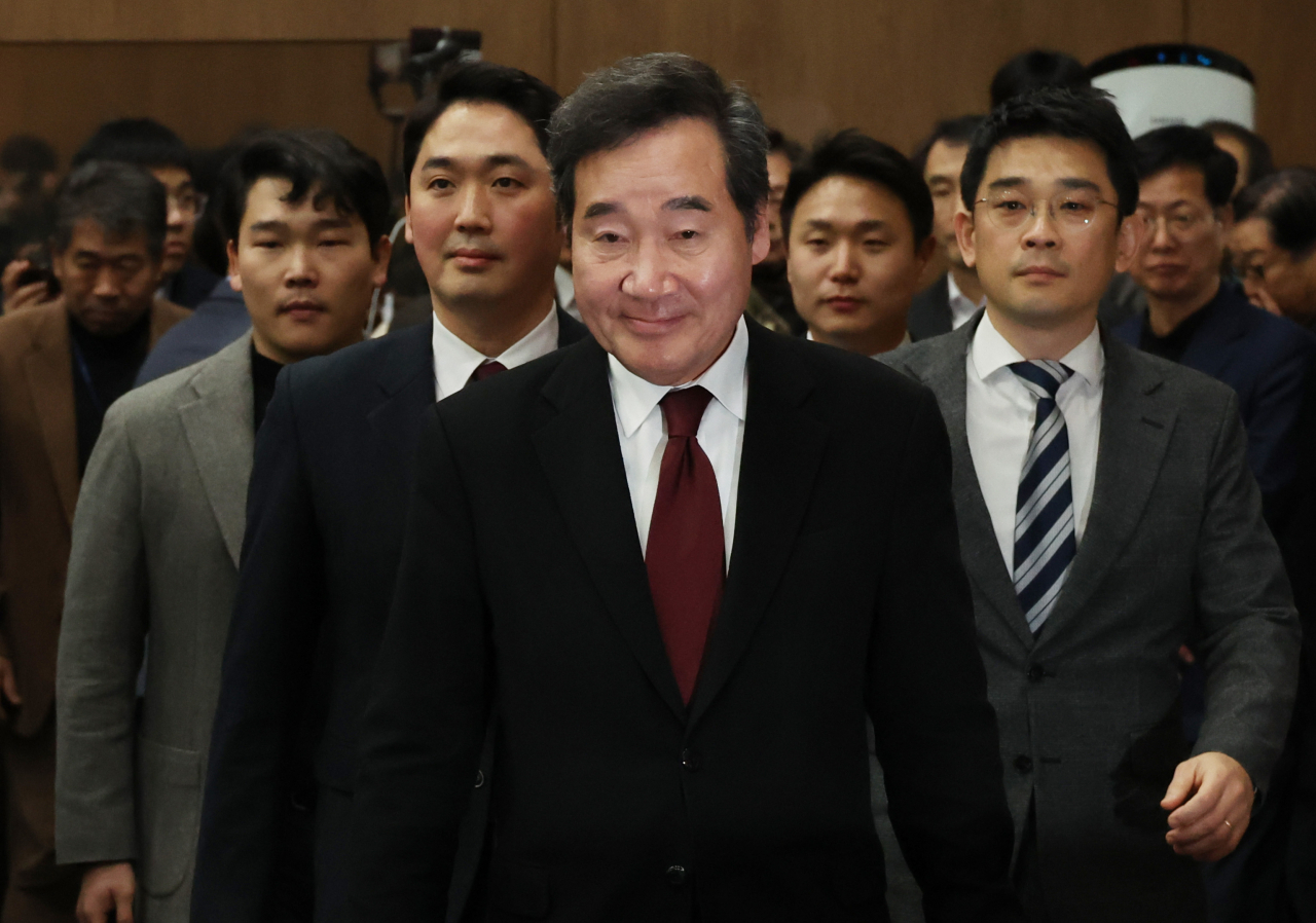 더불어민주당 이낙연 전 대표가 11일 국회에서 탈당 기자회견을 하기 위해 입장하고 있다.[연합]