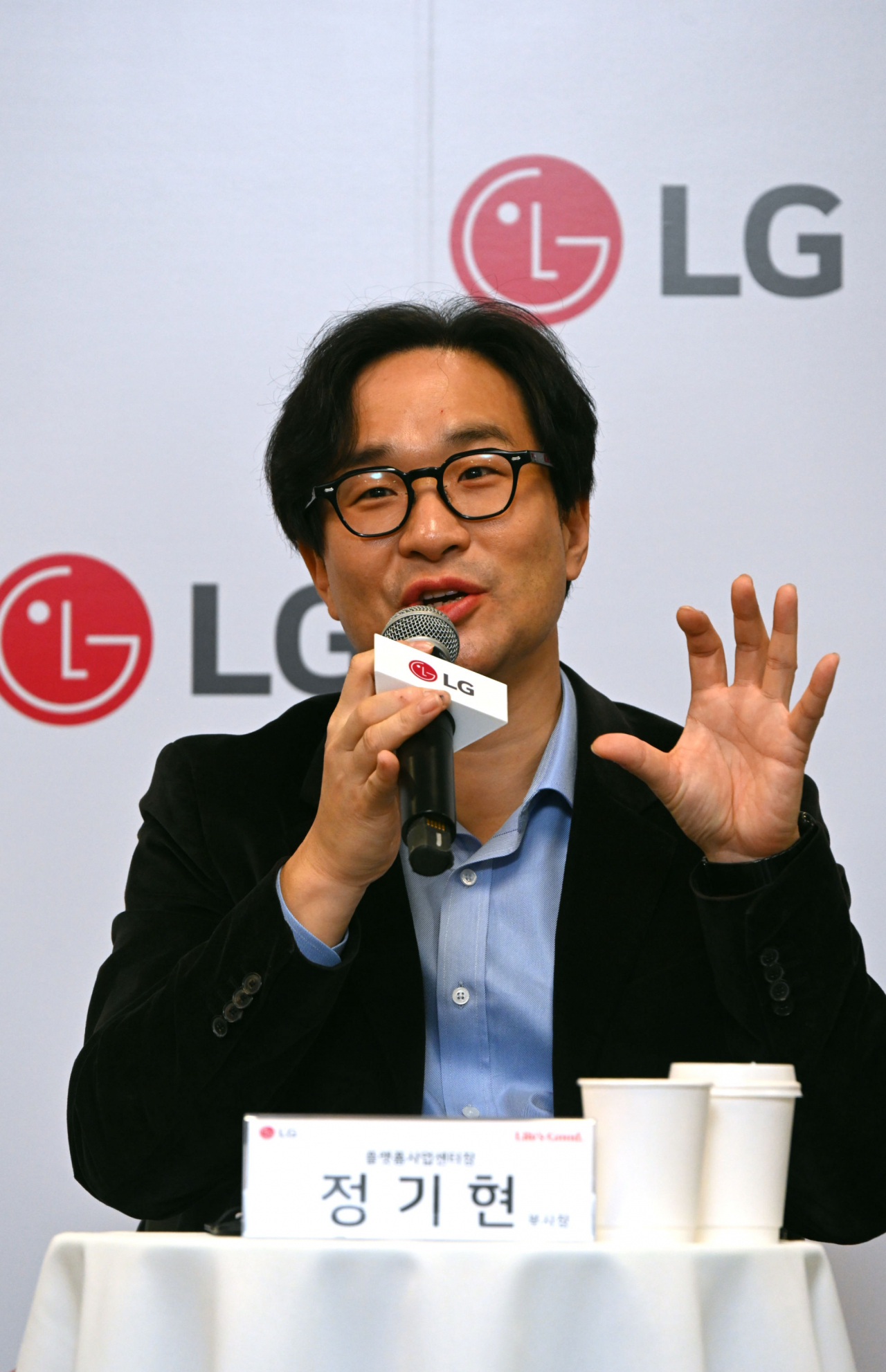 정기현 LG전자 플랫폼사업센터장(부사장)이 11일(현지시간) 미국 라스베이거스에서 기자간담회를 갖고 스마트홈 플랫폼 사업 전략을 설명하고 있다. [LG전자 제공]