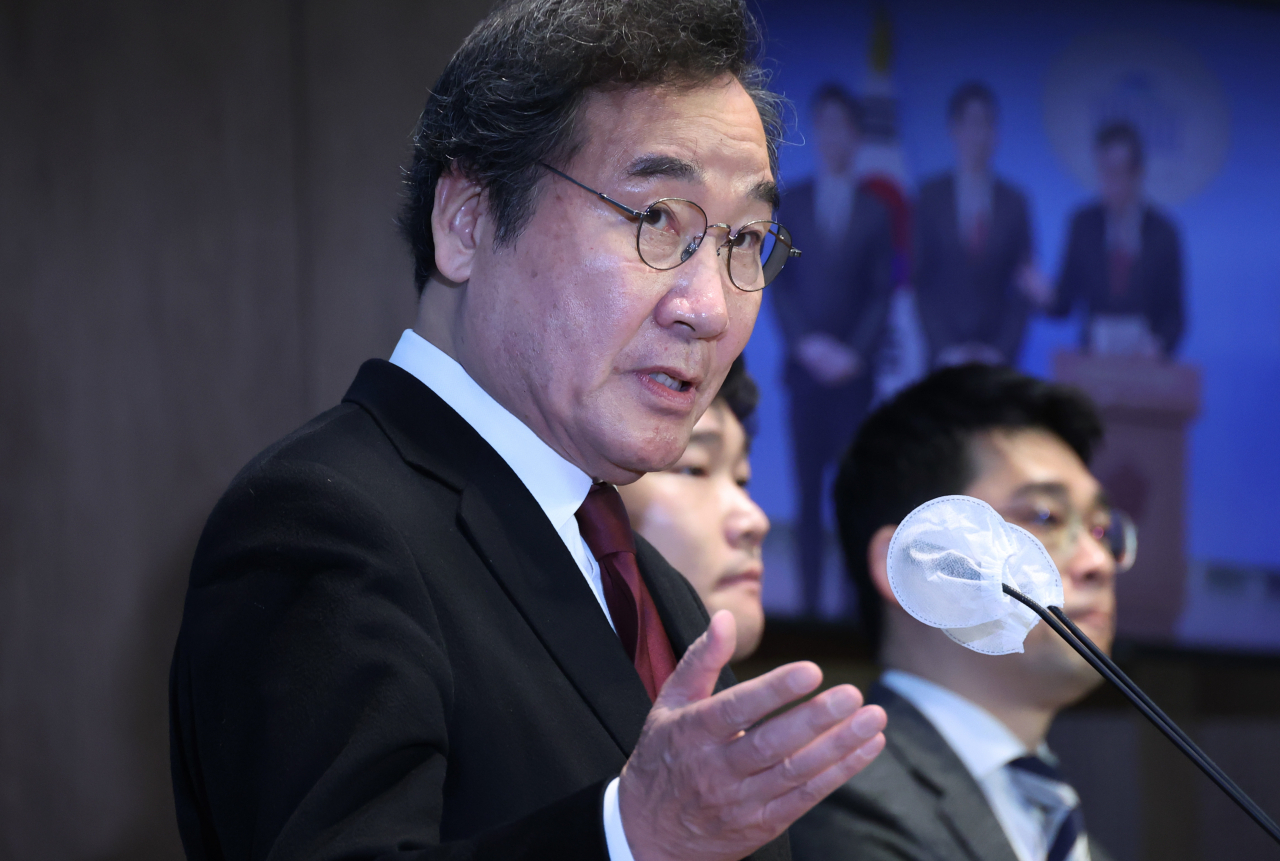 더불어민주당 이낙연 전 대표가 지난 11일 국회에서 기자회견을 열고 탈당 및 신당 창당을 선언하고 있다. [연합]