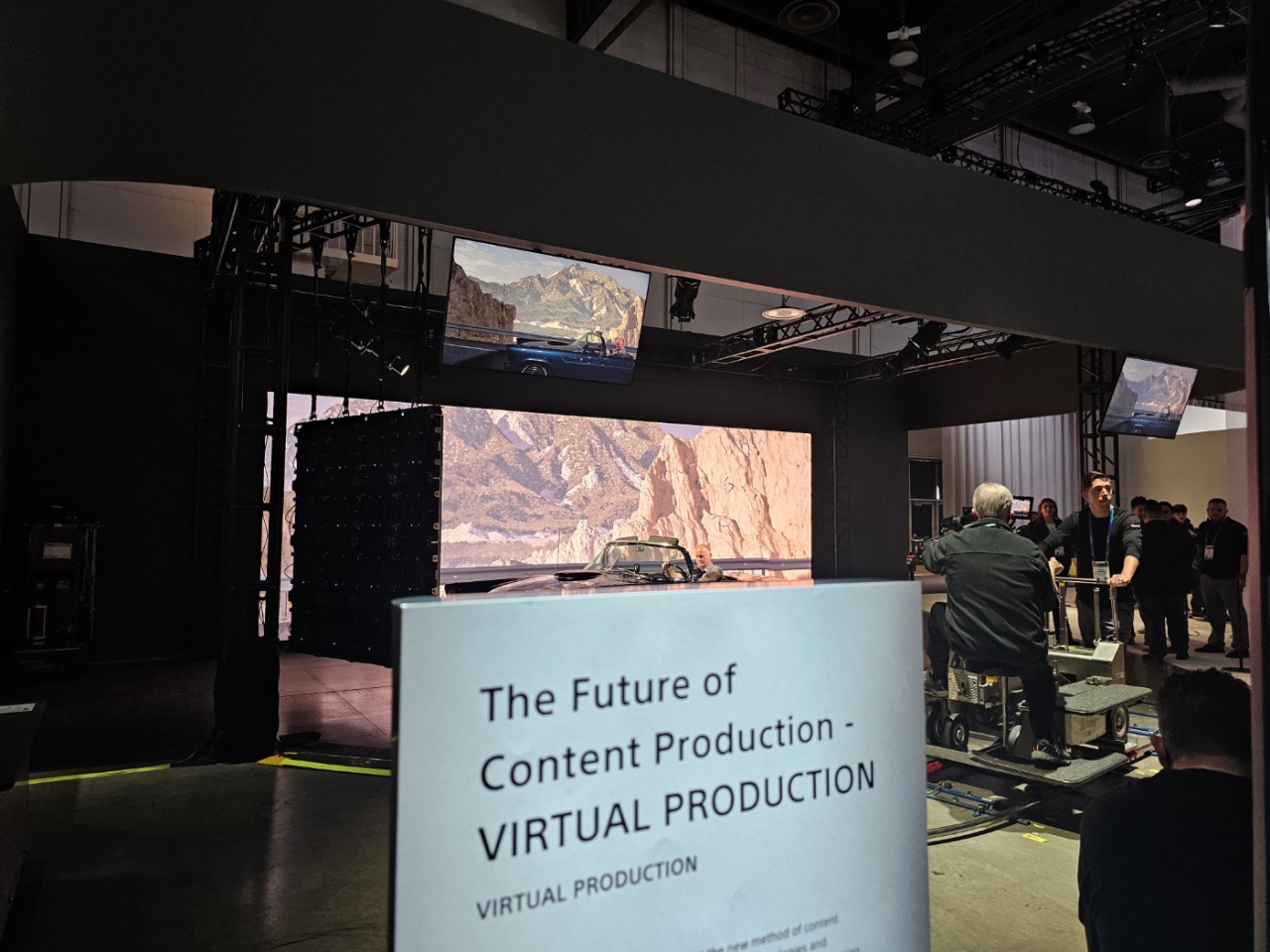 소니가 ‘CES 2024’ 전시 부스 중앙에 마련한 VR 프로덕션 시연 현장. 김민지 기자