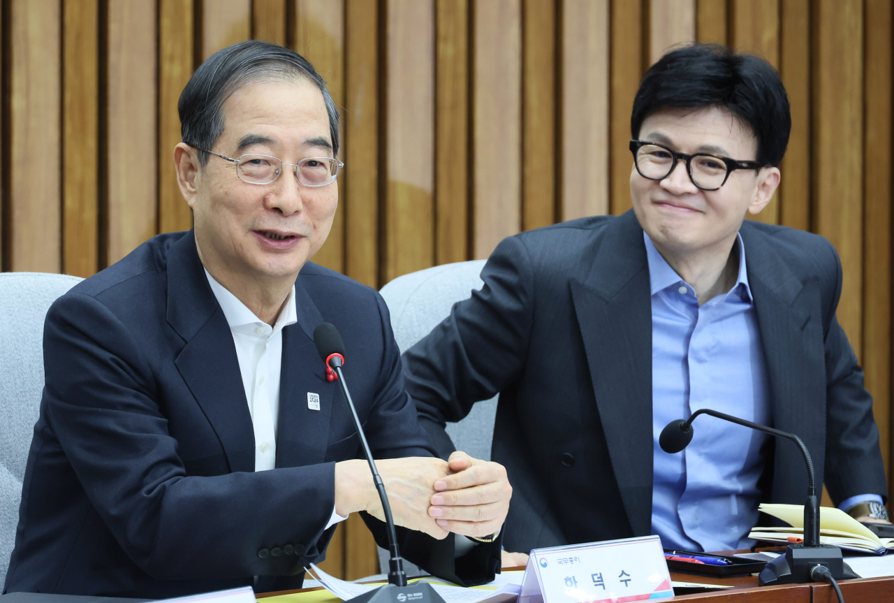 한덕수 국무총리가 지난 14일 오전 국회에서 열린 제16차 고위 당·정 협의회에서 인사말을 하고 있다. 오른쪽은 한동훈 국민의힘 비상대책위원장. [연합]