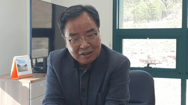 전국 최연소 광업소장과 화순군의원, 의장 등을 역임한 문 대표는 고향발전을 위해 남은 임기는 봉사하겠다는 자세로 일하고 있다.