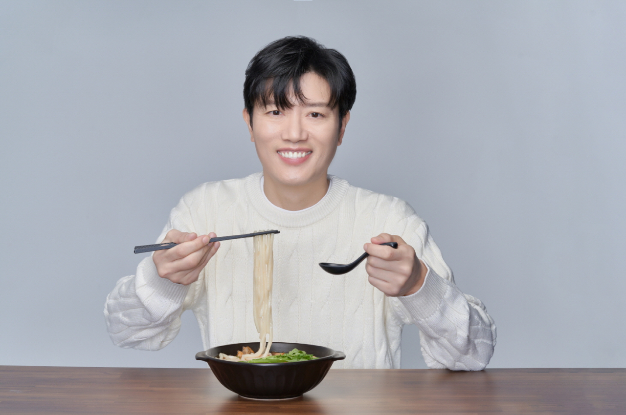 투다리 모델로 재발탁된 배우 박희순 모습 [투다리 제공]