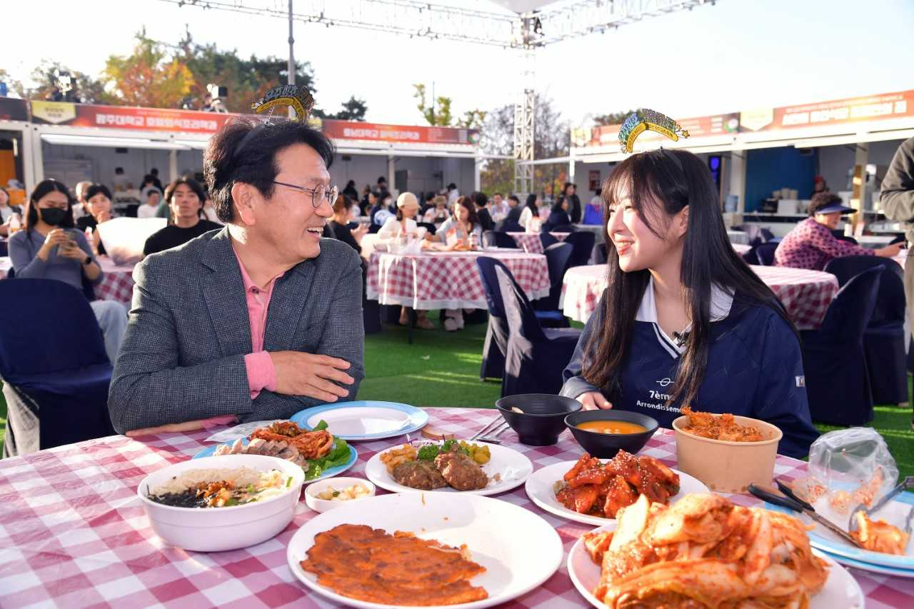 광주광역시는 올해 지역 농식품 스타트기업 육성과 수출 통합 마케팅, 프리미엄 상품 개발 등 광주식품산업 정책을 확대 강화해 먹거리 신산업 성장의 해로 이끈다는 계획이다.