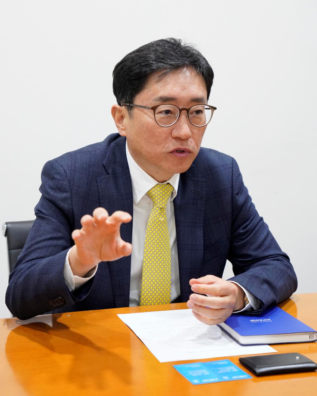 삼정KPMG의 M&A센터장을 맡고 있는 하병제 부대표가 올해 M&A 화두에 대해 헤럴드경제와 인터뷰하고 있다.[삼정KPMG 제공]