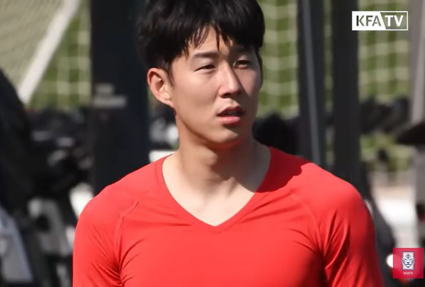 2023 AFC 카타르 아시안컵에 참가하는 대한민국 축구 국가대표팀15일 오후 8시 30분(한국시간)에 바레인과 첫 경기를 갖는다. 훈련중인 손흥민(토트넘) 선수 모습. [KFATV 캡처]