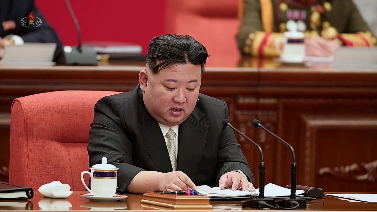 김정은 북한 국무위원장이 지난달 26일 당중앙위원회 본부 청사에서 소집된 제8기 제9차 전원회의 확대회의에 참석했다. [연합]