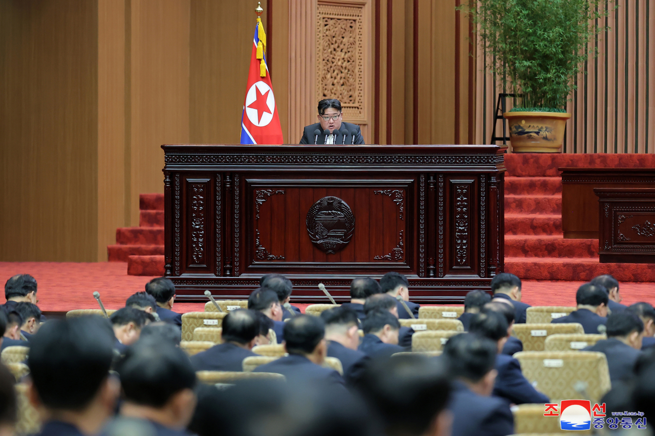 북한은 지난 15일 평양 만수대의사당에서 최고인민회의 제14기 제10차 회의를 열어 남북회담과 남북교류업무를 담당해온 조국평화통일위원회와 민족경제협력국, 금강산국제관광국을 폐지하기로 결정했다고 조선중앙통신이 16일 보도했다. [연합]