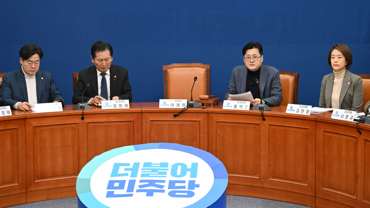 지난 8일 오전 서울 여의도 국회에서 열린 더불어민주당 최고위원회의 모습. 이재명 대표의 자리가 비어 있다. 이상섭 기자