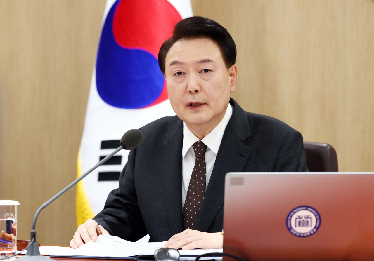 윤석열 대통령이 지난달 16일 서울 용산 대통령실 청사에서 열린 국무회의에서 모두발언을 하고 있다. [연합]