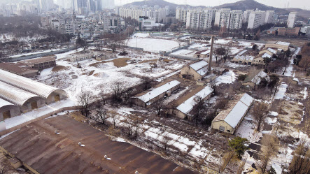 지난해 12월 주한미군이 국방부로 반환한 인천 부평 미군기지 ‘캠프마켓’ D구역(23만㎡) 전경 [연합]