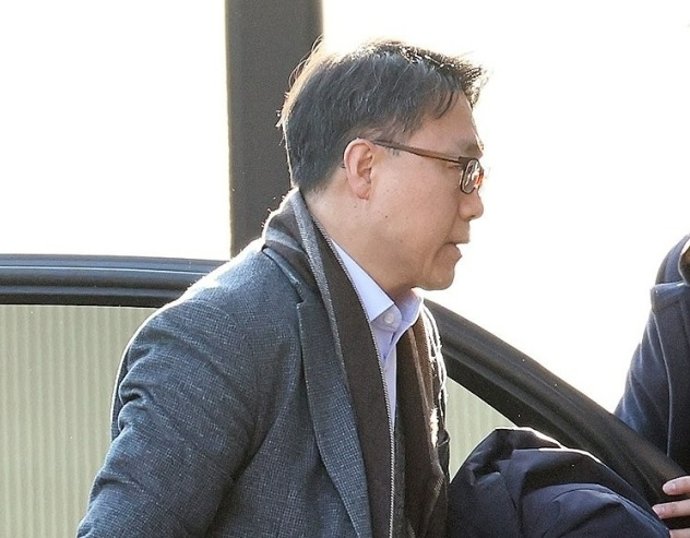 퇴임을 앞둔 김진욱 고위공직자범죄수사처장이 16일 오전 경기도 정부과천청사 내 공수처로 출근하고 있다.[연합]